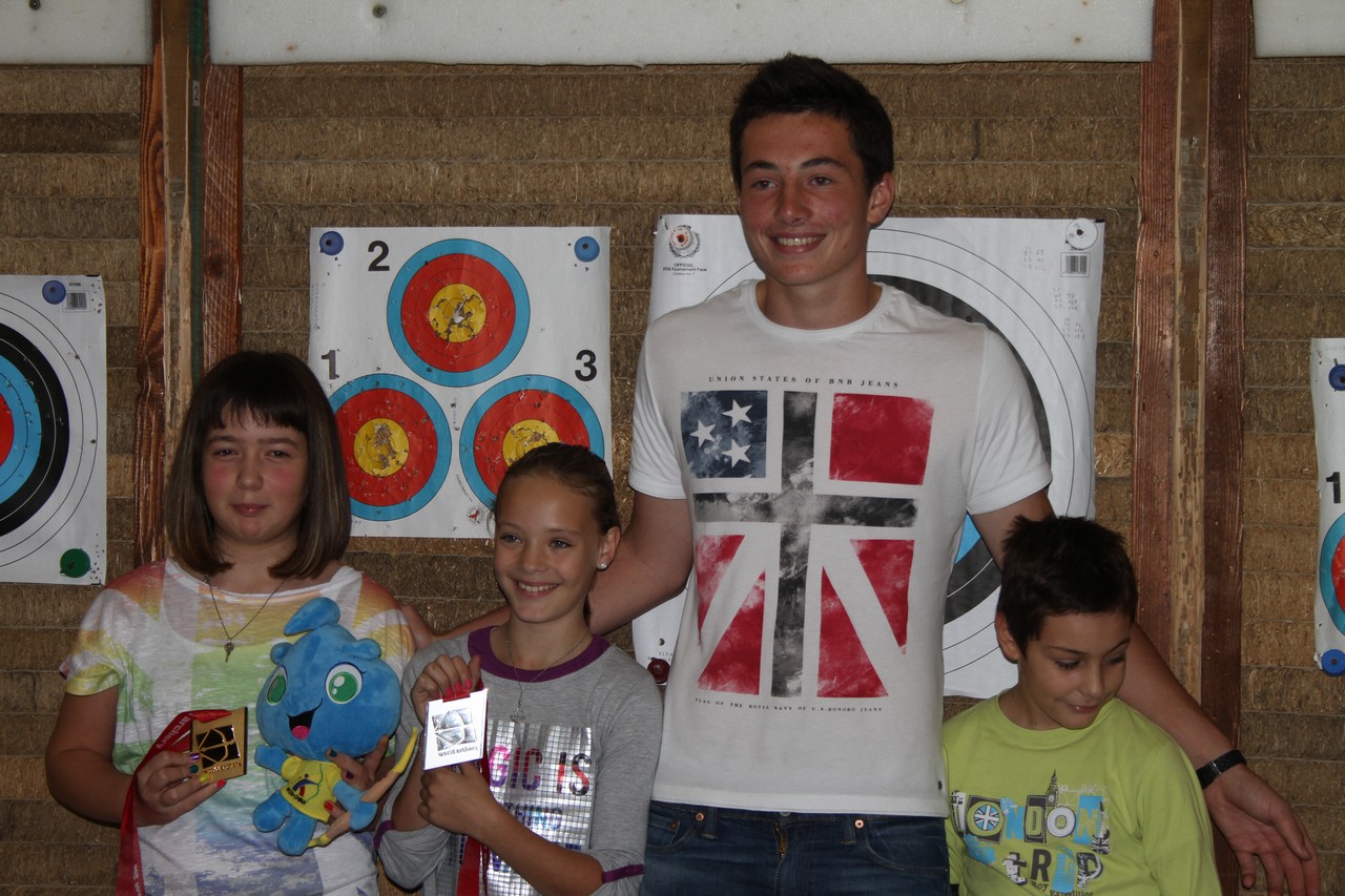 Thomas Koenig de retour de Wuxi et les jeunes archers du club. 